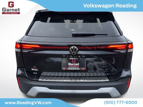 New 2025 Volkswagen Tiguan SE image 4