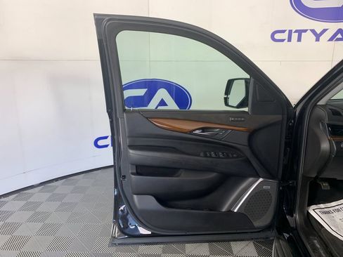 Used 2018 Cadillac Escalade 4WD image 14