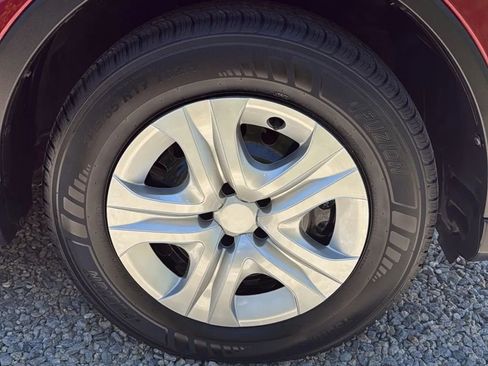 Used 2018 Toyota RAV4 LE FWD image 37