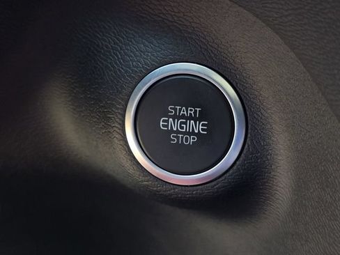Used 2025 Volvo XC40 B5 Plus AWD/4WD image 26