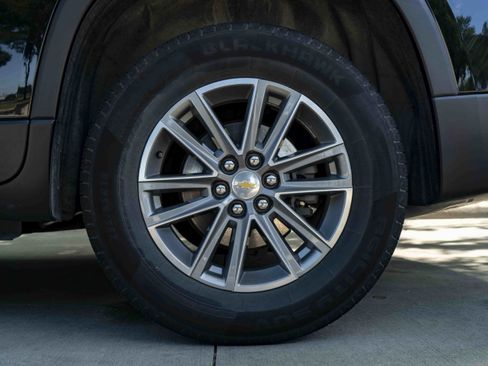 Used 2023 Chevrolet Traverse LT FWD image 14