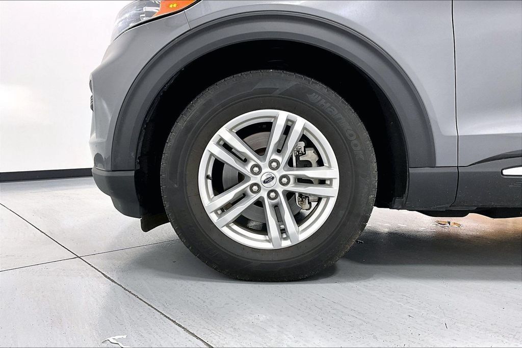Used 2024 Ford Explorer XLT RWD image 10