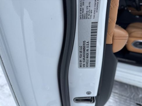 Used 2022 Jeep Grand Cherokee L Summit w/ Advanced Protech Group IV image 37