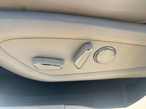 Used 2019 Lincoln MKC Select w/ Select Plus Package image 47