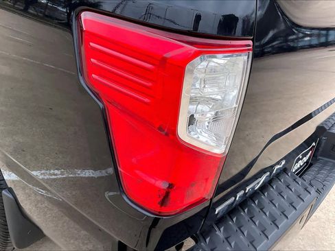 Used 2017 Nissan Titan SV image 24