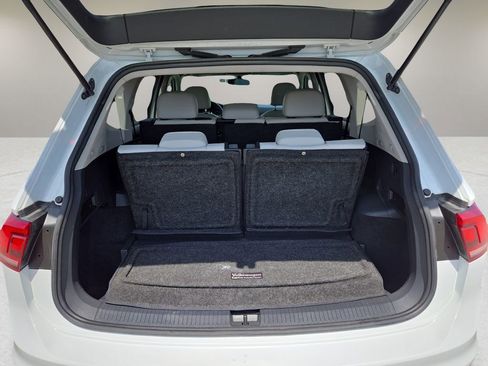 Used 2018 Volkswagen Tiguan SE w/ Panoramic Sunroof Package FWD image 26