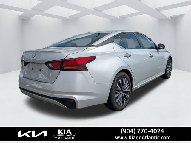 Used 2025 Nissan Altima 2.5 SV FWD image 3