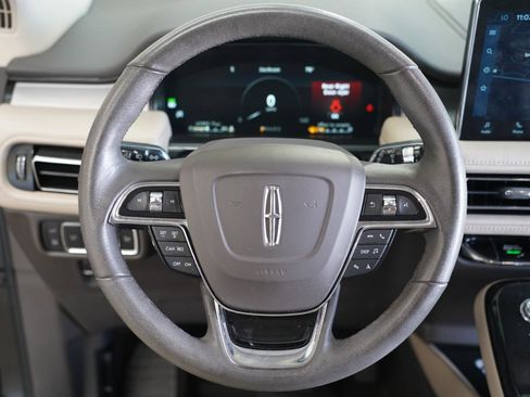 Used 2022 Lincoln Nautilus AWD w/ Premium Package image 12