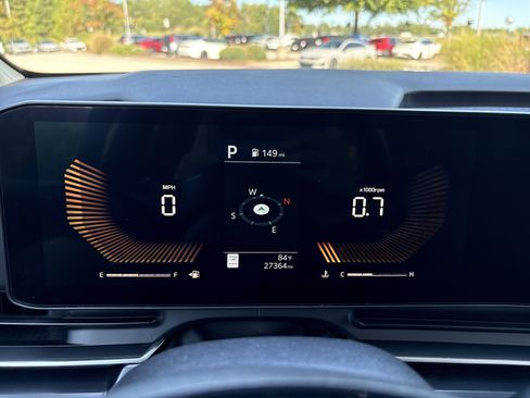 Certified 2025 Kia Carnival FWD image 13