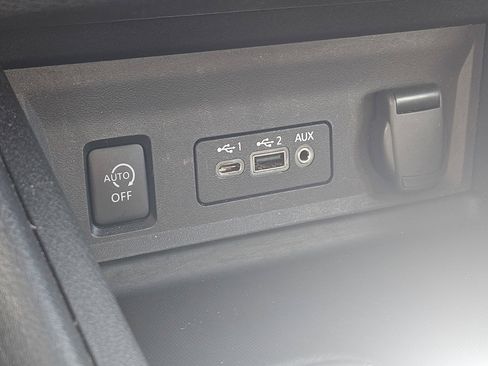 Used 2024 Nissan Sentra SV FWD image 14