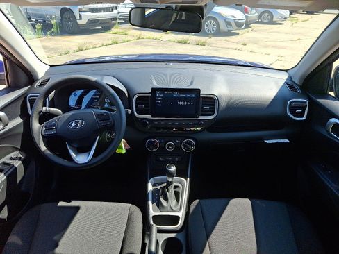 New 2025 Hyundai Venue SE image 10