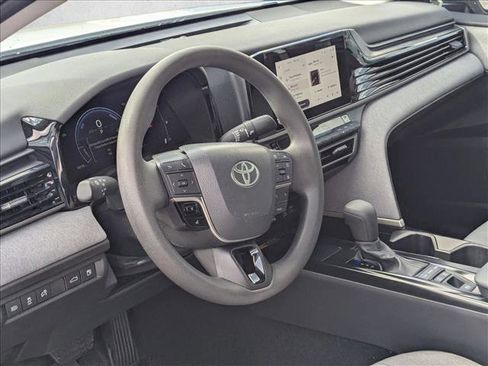 Used 2025 Toyota Camry LE w/ Convenience Package image 9