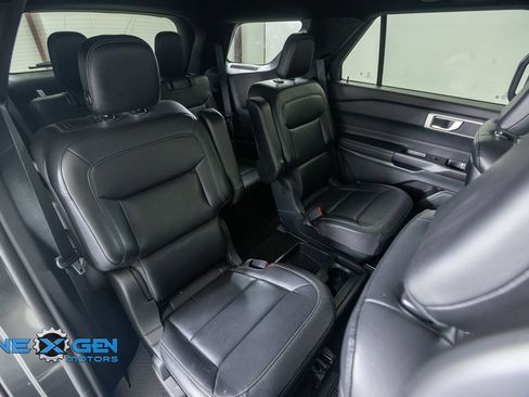 Used 2020 Ford Explorer XLT w/ Equipment Group 202A AWD/4WD image 41