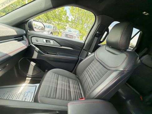 Used 2025 Ford Explorer ST-Line w/ ST-Line Street Pack AWD/4WD image 11