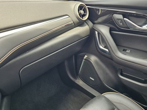 Used 2023 Chevrolet Blazer Premier FWD image 27