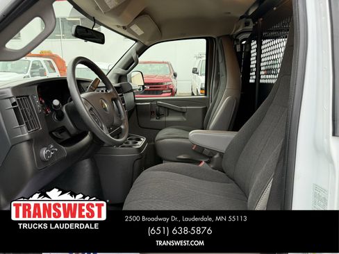 Used 2024 Chevrolet Express 2500 w/ Driver Convenience Package image 5