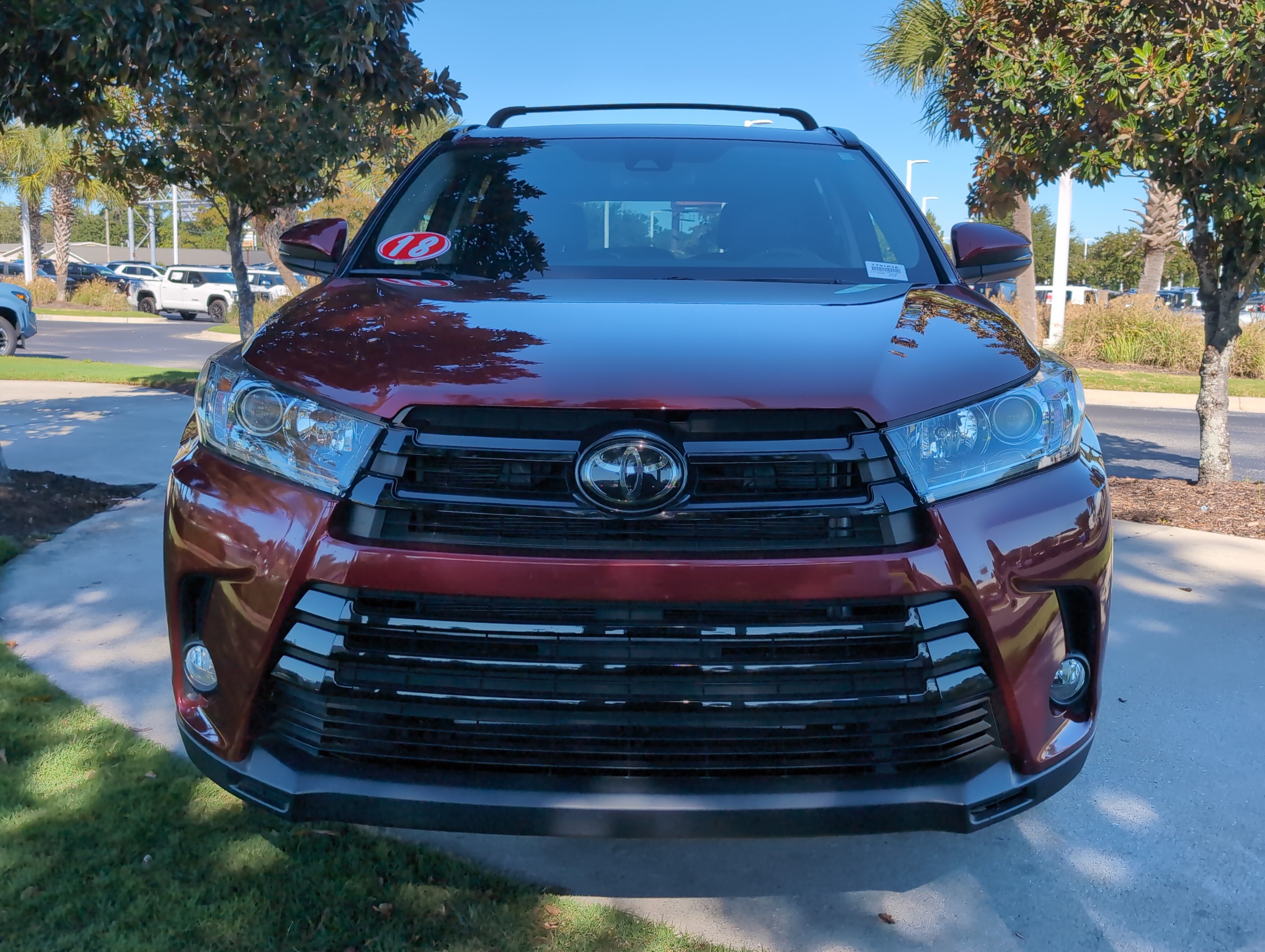 Used 2018 Toyota Highlander SE AWD/4WD image 3
