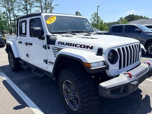 Used 2023 Jeep Gladiator Rubicon w/ Cold Weather Group AWD/4WD image 3