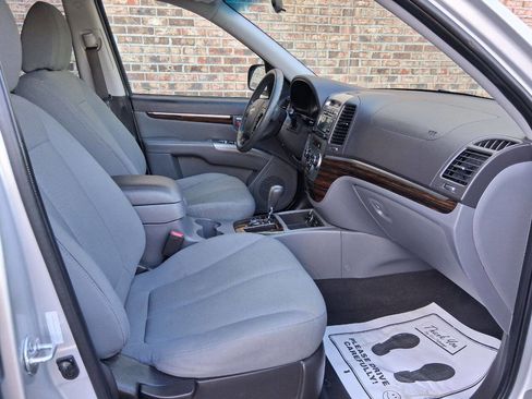 Used 2011 Hyundai Santa Fe GLS image 11