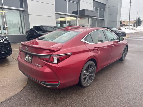 Used 2025 Lexus ES 300h w/ Premium Package image 17