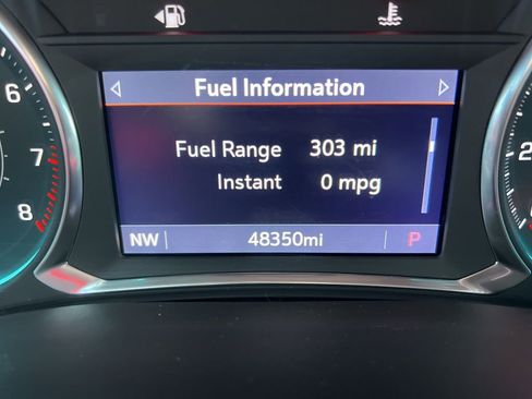 Used 2021 Chevrolet Traverse LT image 3