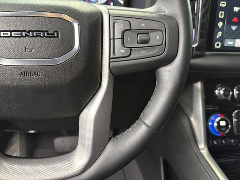Used 2023 GMC Yukon Denali w/ Denali Reserve Package image 16