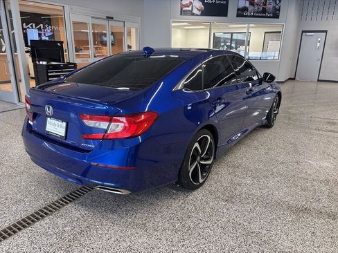 Used 2018 Honda Accord Sport image 5