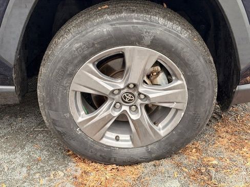 Used 2022 Toyota RAV4 XLE w/ Convenience Package image 8