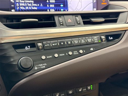 Used 2020 Lexus ES 350 Ultra Luxury w/ Accessory Package 2 FWD image 26