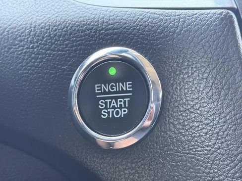 Certified 2019 Ford Edge SE FWD image 22