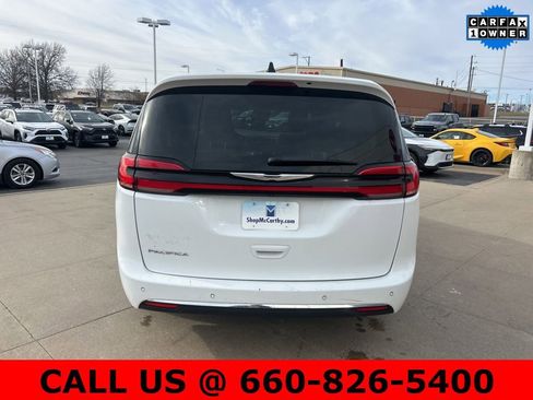 Used 2024 Chrysler Pacifica Touring-L image 9