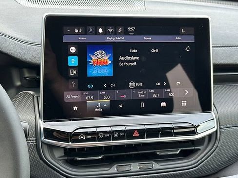 New 2026 Jeep Compass Latitude image 17