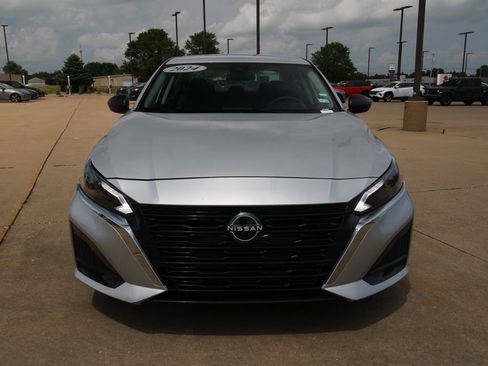 Used 2024 Nissan Altima 2.5 S FWD image 2
