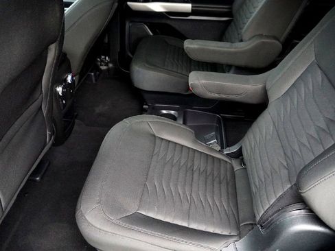 Used 2021 Ford Explorer XLT image 28