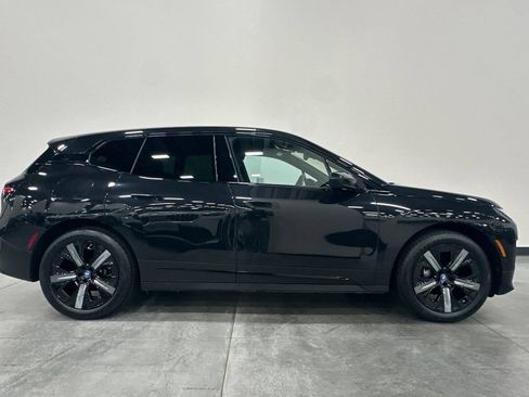 Used 2024 BMW iX xDrive50 AWD/4WD image 3