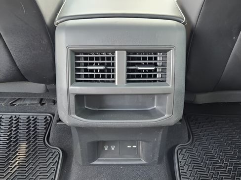 Certified 2022 Volkswagen Atlas Cross Sport SE FWD image 10