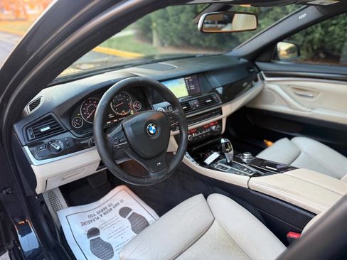 Used 2012 BMW 550i xDrive Sedan image 26