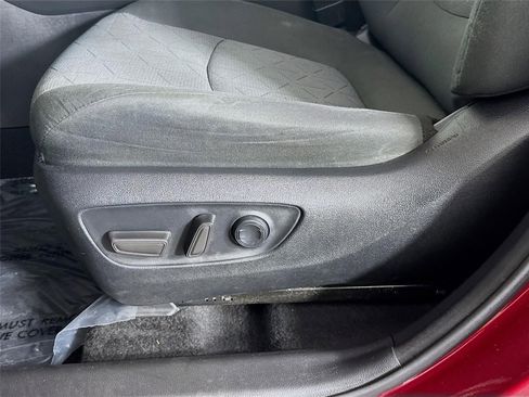 Used 2021 Toyota RAV4 XLE FWD image 19