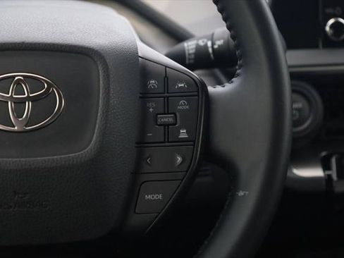 Certified 2025 Toyota Prius LE FWD image 8