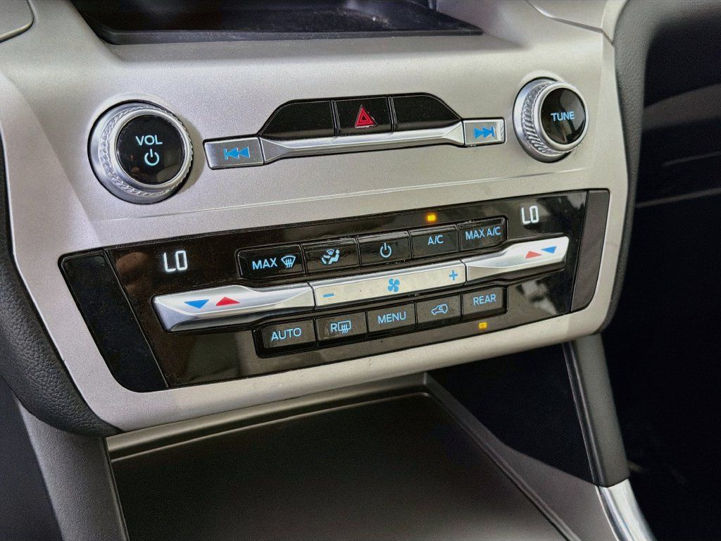 Used 2020 Ford Explorer XLT w/ Equipment Group 202A RWD image 19