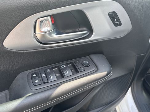 Used 2024 Chrysler Pacifica Touring-L w/ S Appearance Package image 22