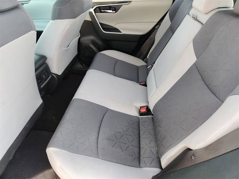 Used 2020 Toyota RAV4 XLE image 21