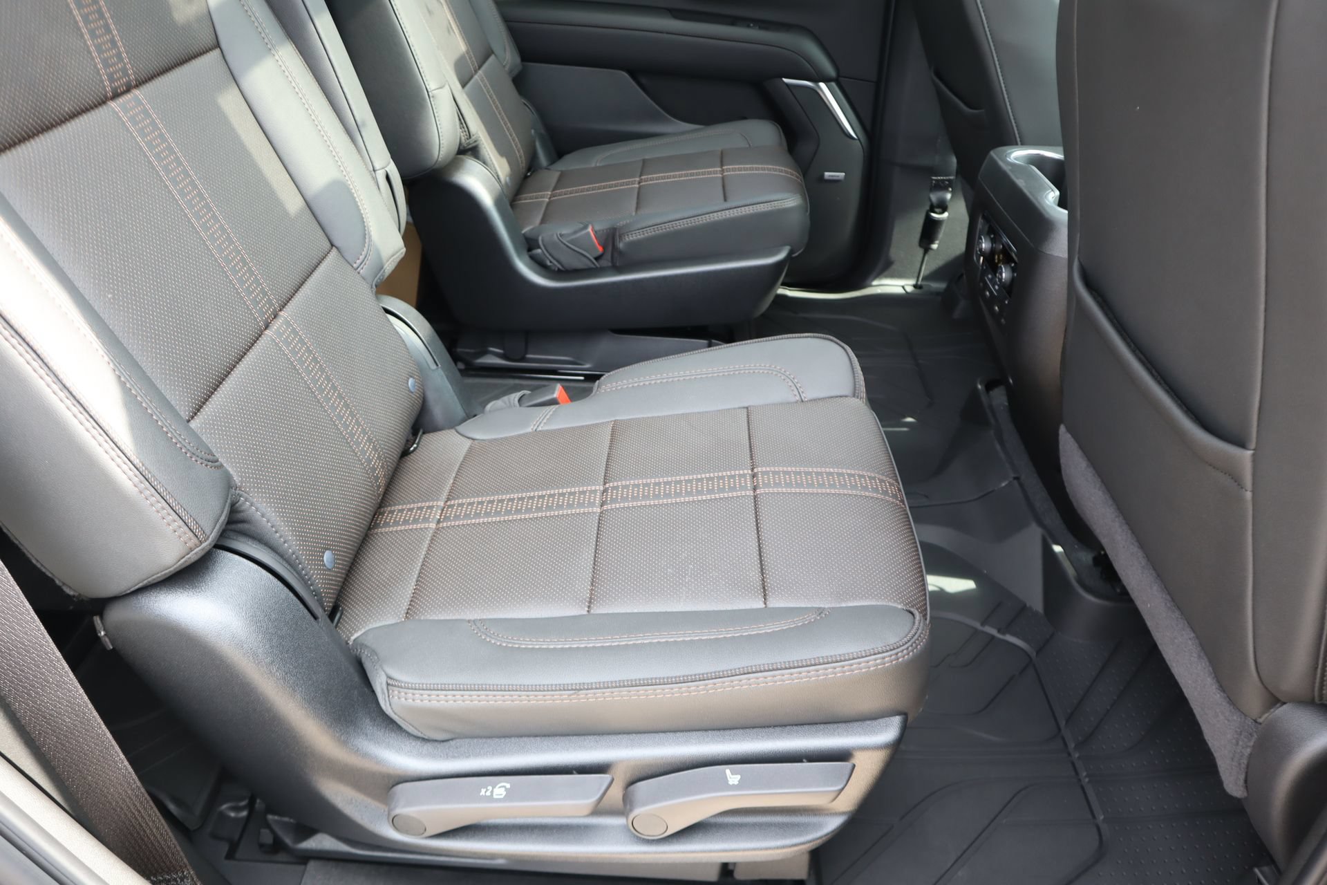 New 2026 Chevrolet Tahoe High Country AWD/4WD image 17