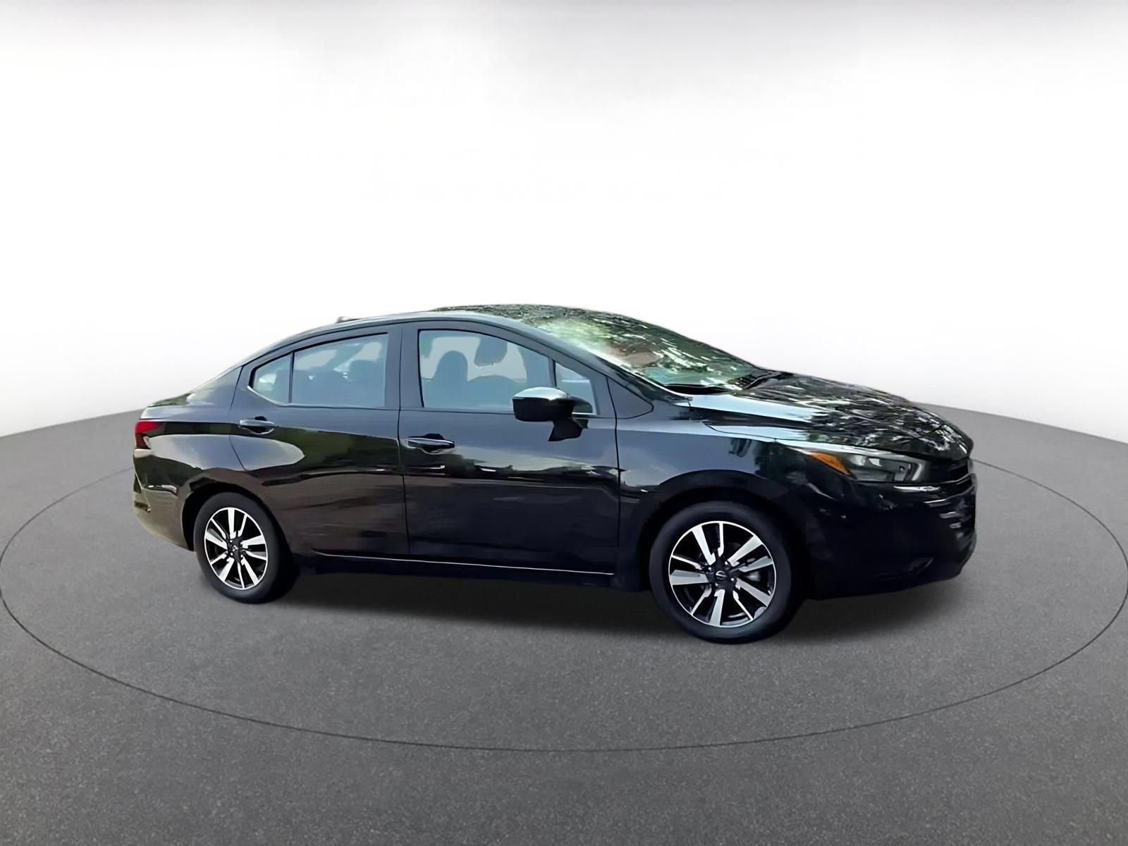 Used 2025 Nissan Versa SV FWD image 2