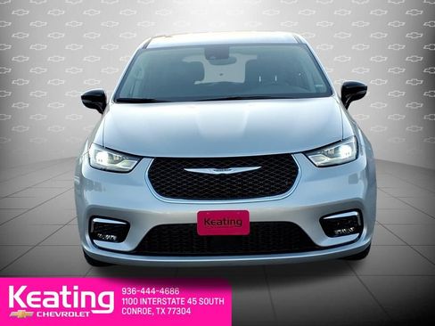 Used 2024 Chrysler Pacifica Touring-L FWD image 10