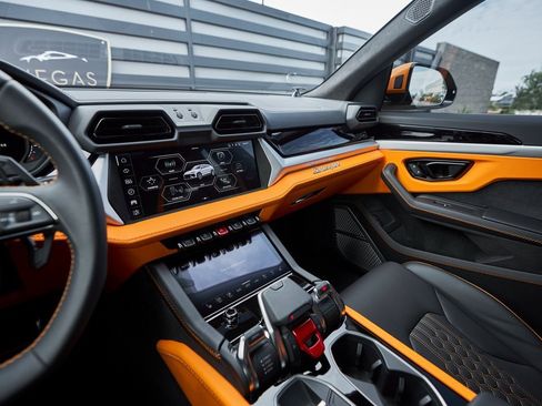 Used 2025 Lamborghini Urus SE image 62