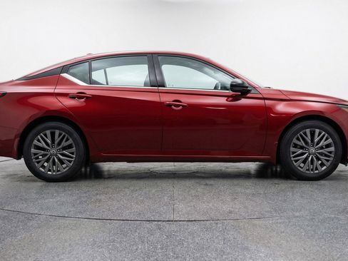 Used 2025 Nissan Altima 2.5 SV image 11