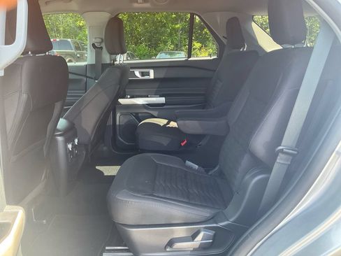 Used 2021 Ford Explorer XLT RWD image 14