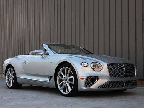 Used 2021 Bentley Continental GT image 21