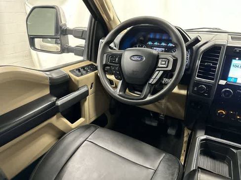 Used 2017 Ford F250 XLT w/ XLT Premium Package AWD/4WD image 12